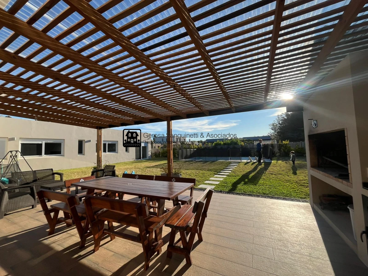 Casa ID.3335 - Casa de 4 dormitorios en alquiler en Punta Ballena