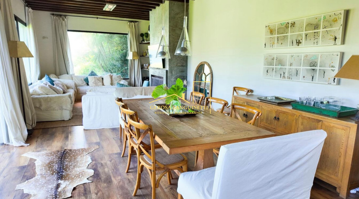 Casa ID.3730 - Casa sobre lago de Parque Miramar en venta 