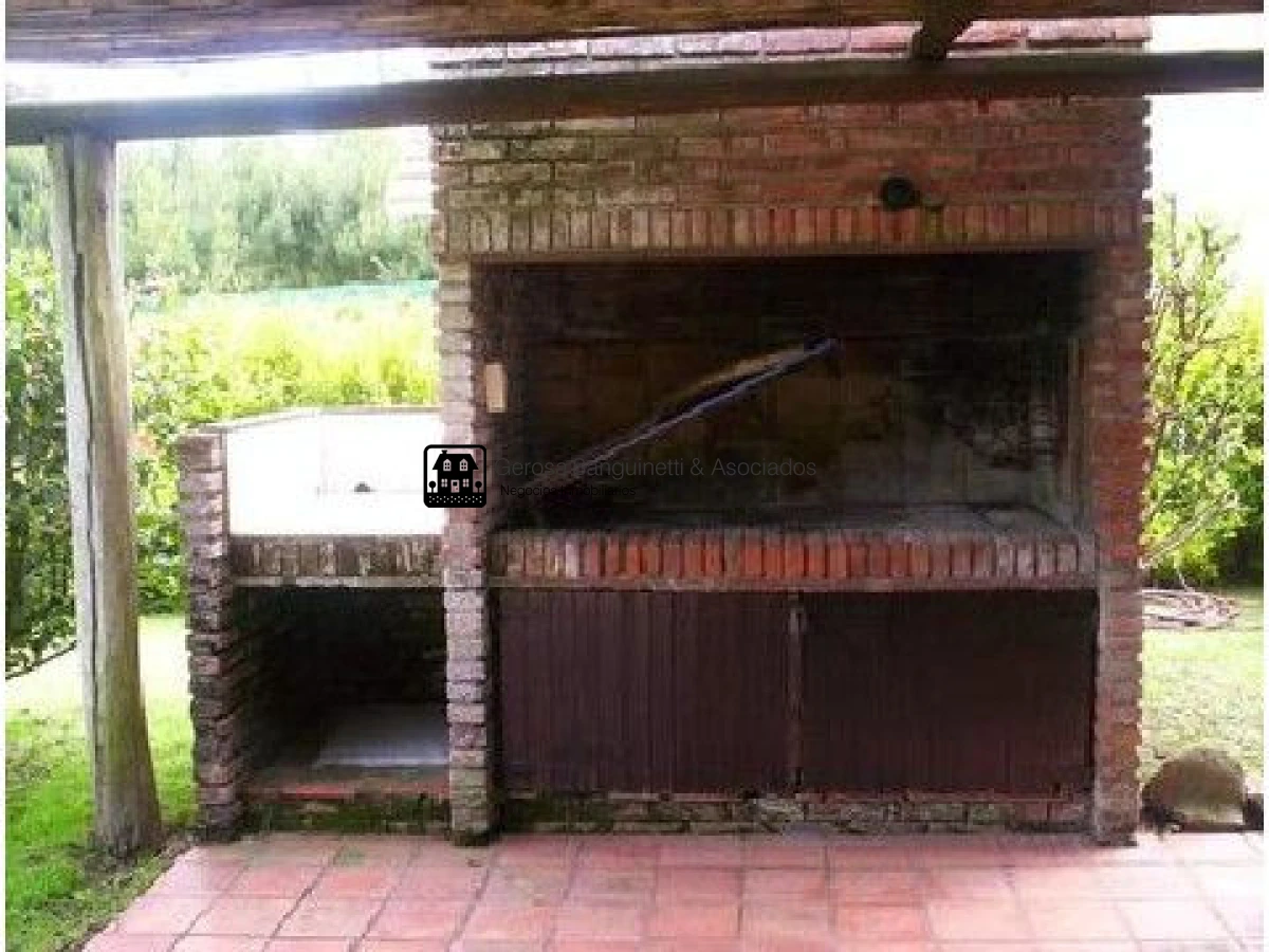 Casa ID.798 - Quincho muy bien ubicado en Pinares