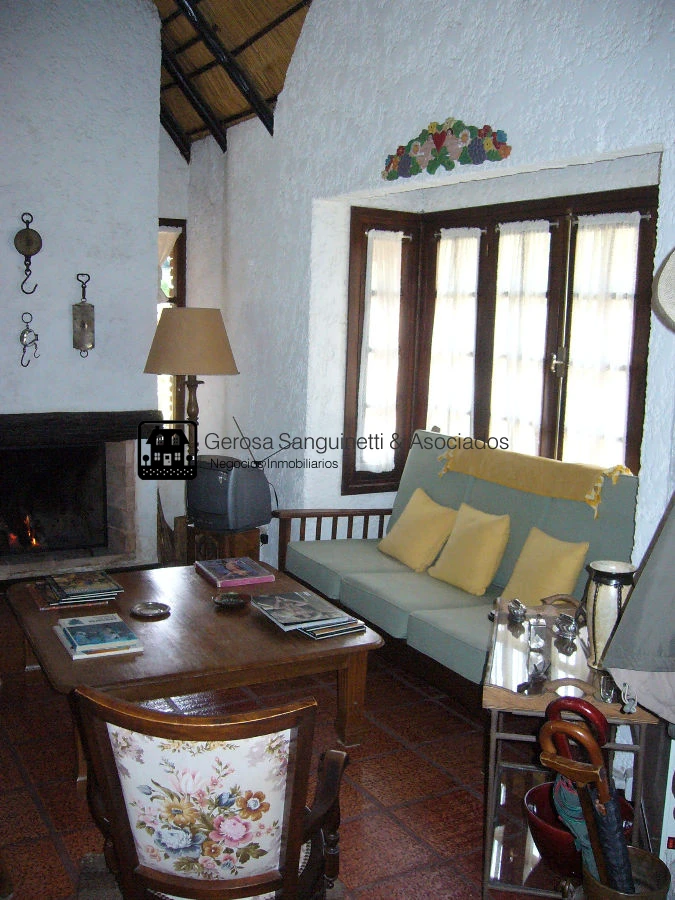 Casa ID.798 - Quincho muy bien ubicado en Pinares