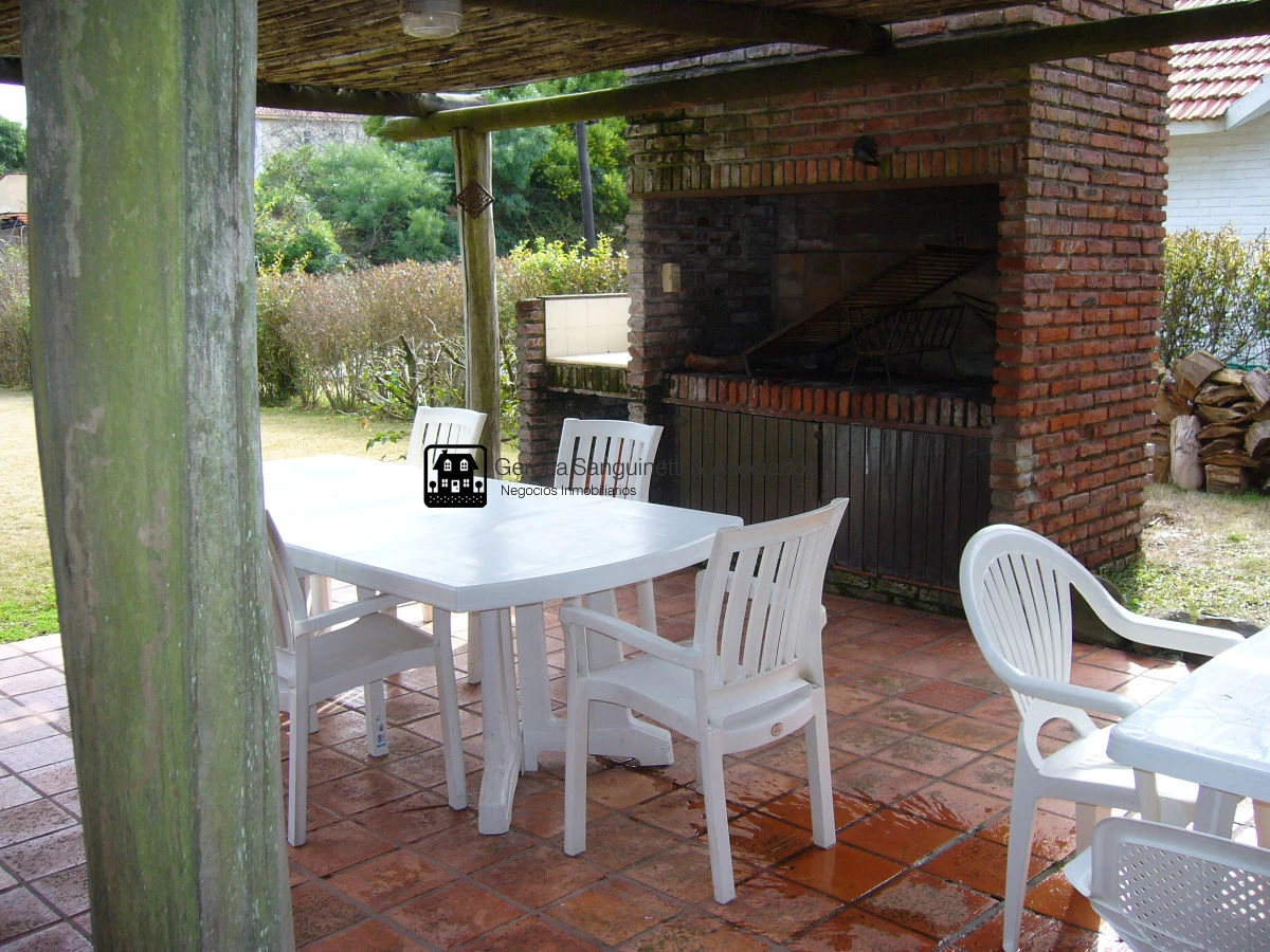 Casa ID.798 - Quincho muy bien ubicado en Pinares