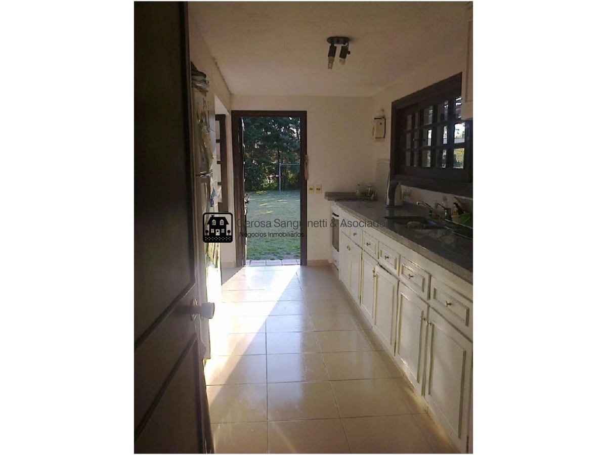 Casa ID.798 - Quincho muy bien ubicado en Pinares