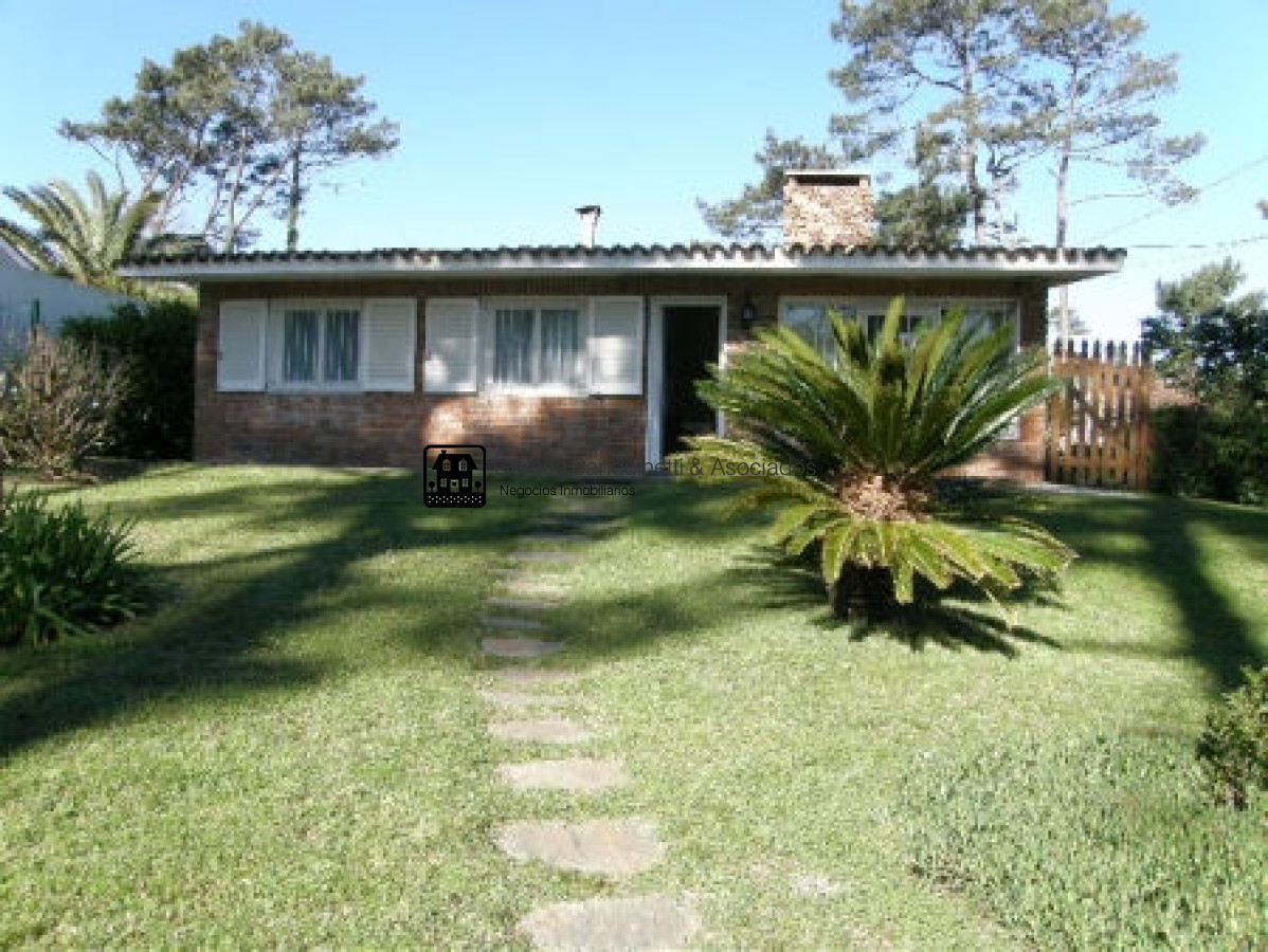 Casa ID.645 - Muy linda casa en alquiler anual a 2 cuadras del mar