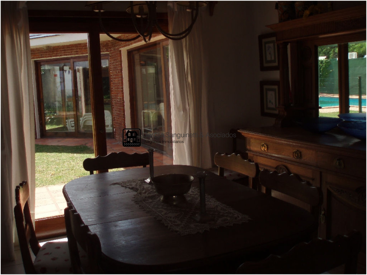 Casa ID.898 - Casa en la Mansa a 1 cuadra del mar 