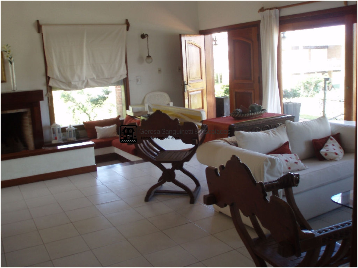 Casa ID.898 - Casa en la Mansa a 1 cuadra del mar 