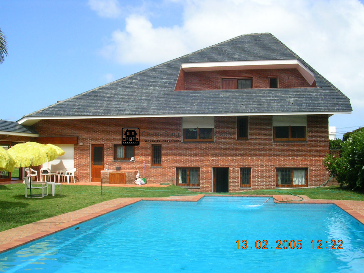 Casa ID.898 - Casa en la Mansa a 1 cuadra del mar 