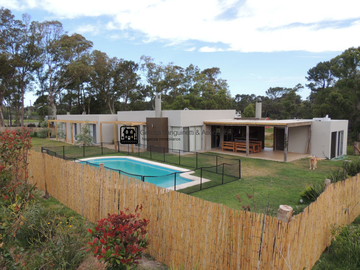 Casa ID.933 - Casa Moderna en La Barra