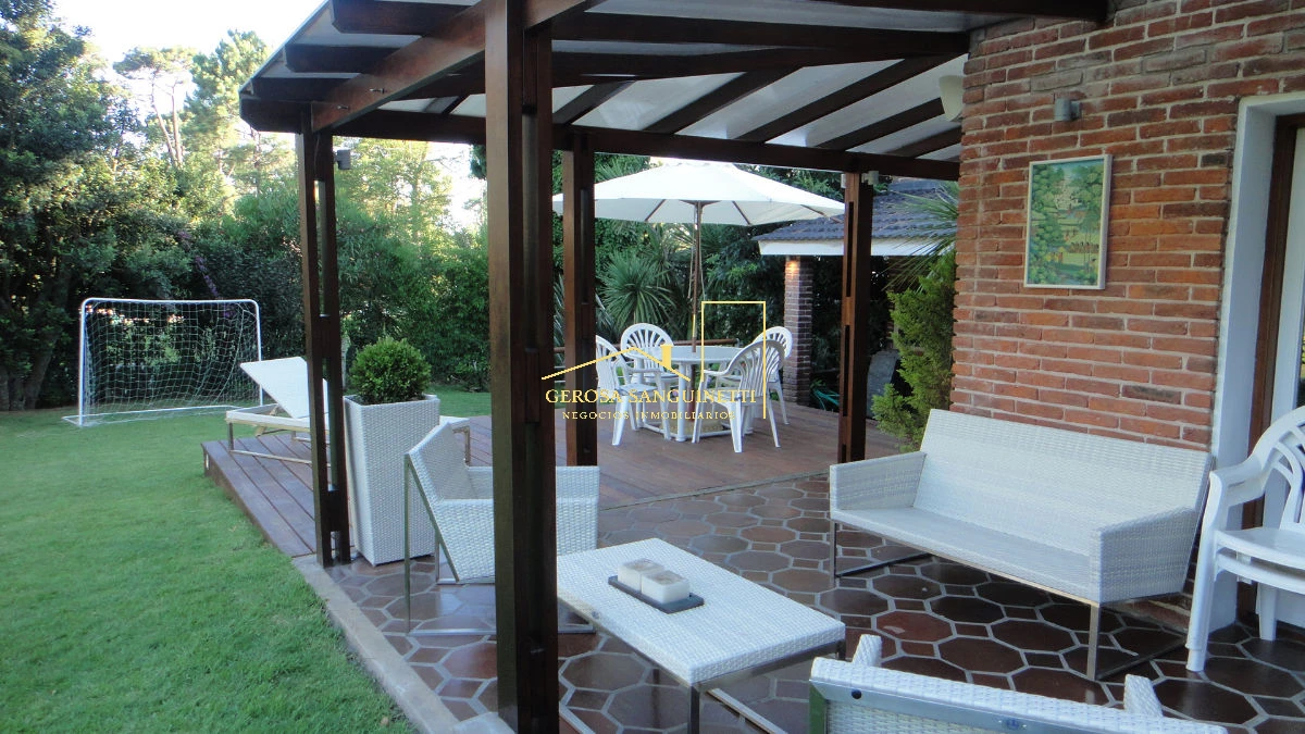 Casa ID.1073 - Espectacular casa en la Mansa a metros del mar