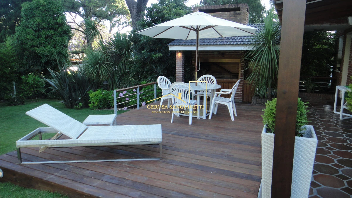 Casa ID.1073 - Espectacular casa en la Mansa a metros del mar