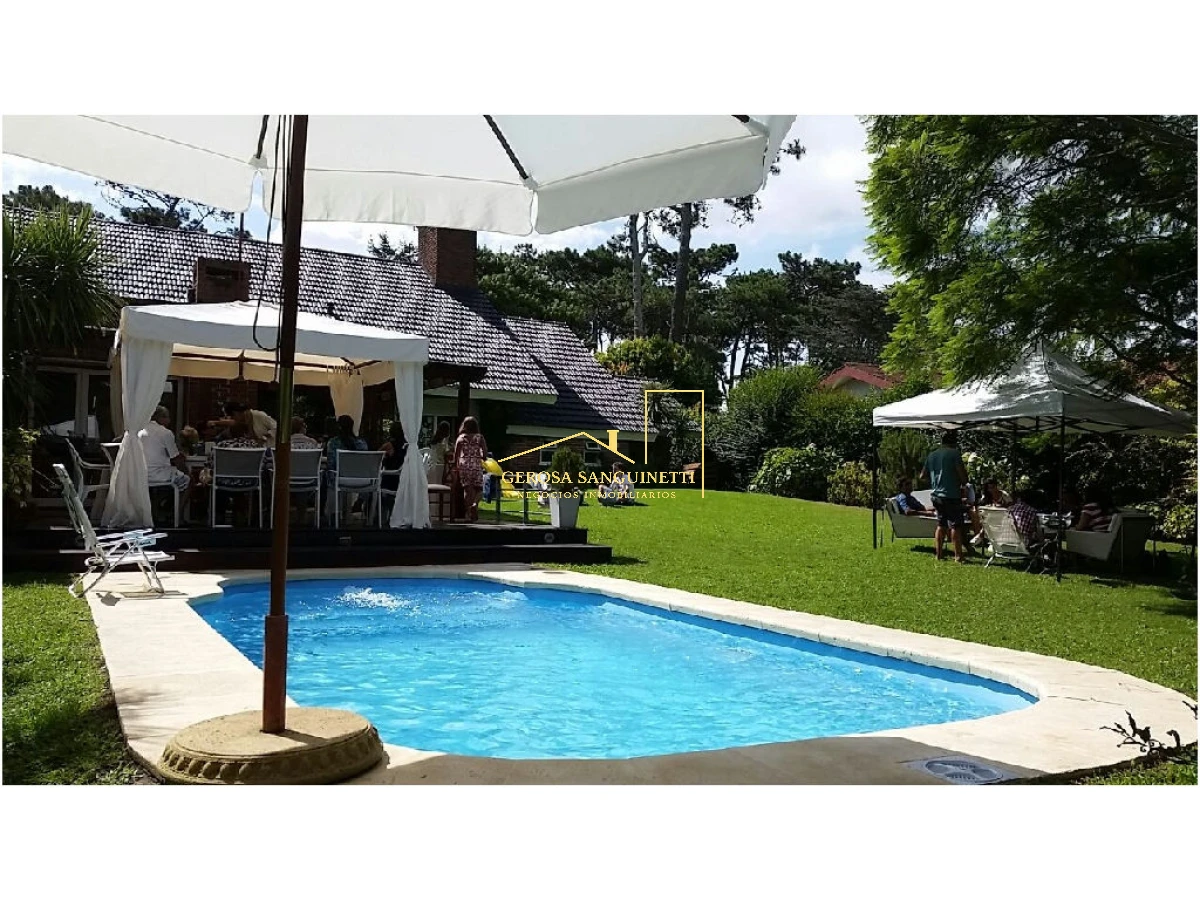Casa ID.1073 - Espectacular casa en la Mansa a metros del mar