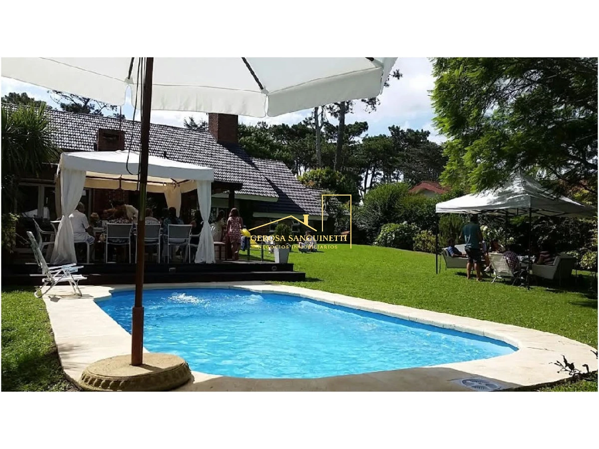 Casa ID.1073 - Espectacular casa en la Mansa a metros del mar