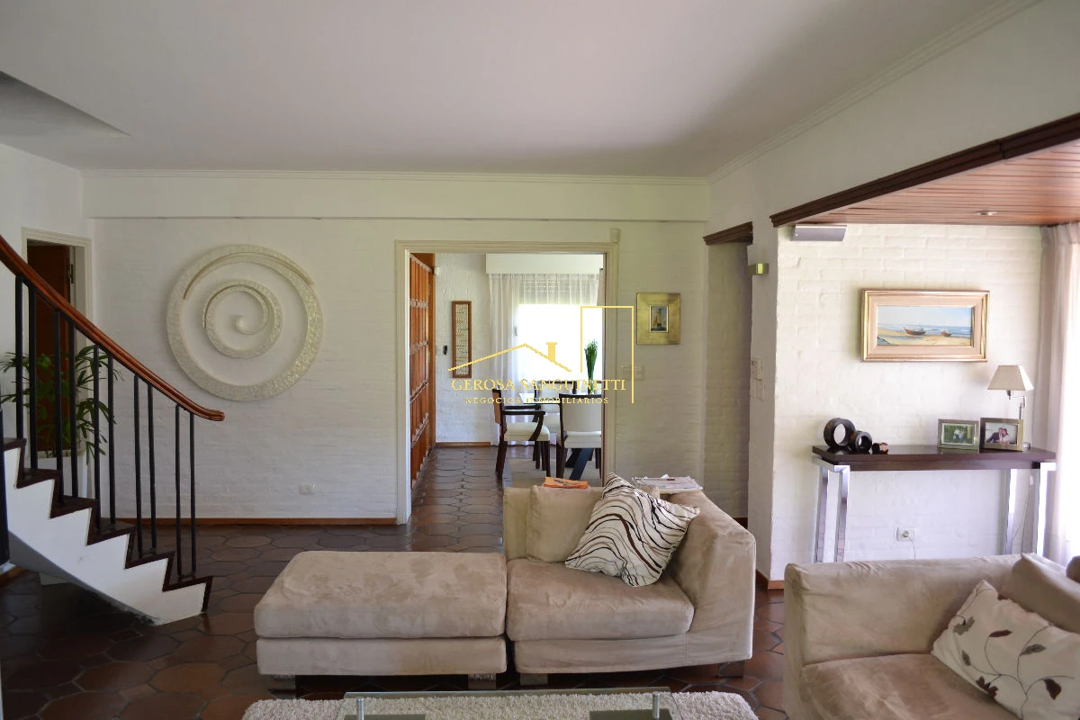 Casa ID.1073 - Espectacular casa en la Mansa a metros del mar