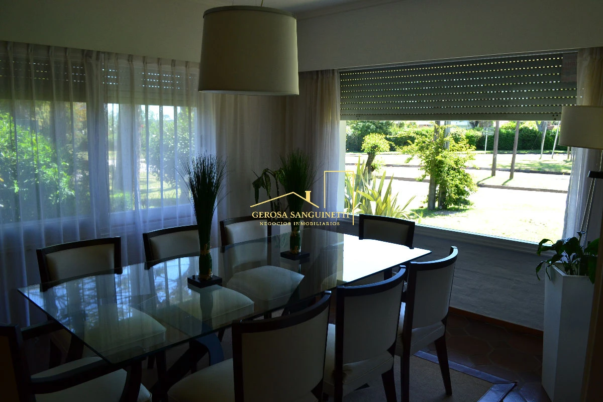 Casa ID.1073 - Espectacular casa en la Mansa a metros del mar