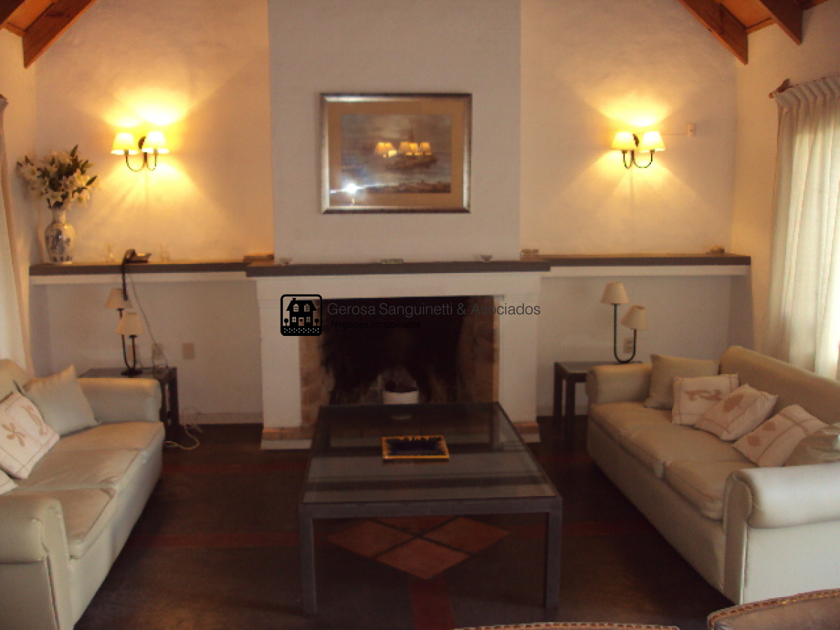 Casa ID.664 - Muy linda casa en primeras paradas de la brava