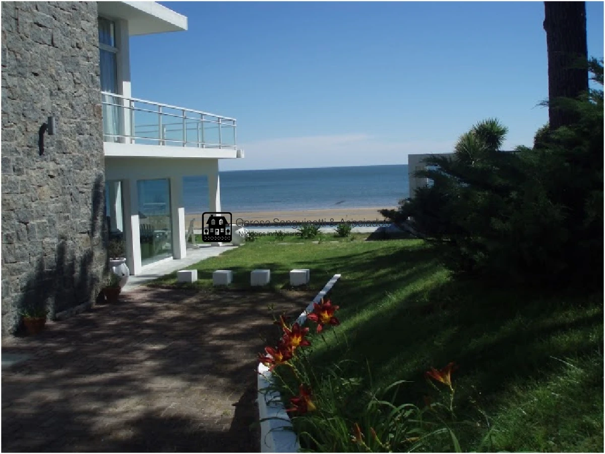 Casa ID.1120 - Espectacular casa en Solanas sobre la playa con piscina