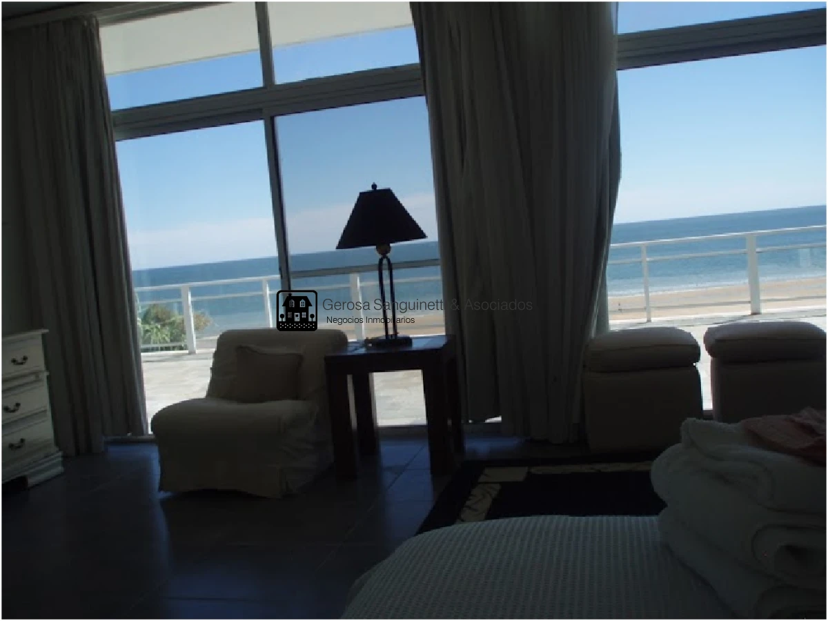 Casa ID.1120 - Espectacular casa en Solanas sobre la playa con piscina