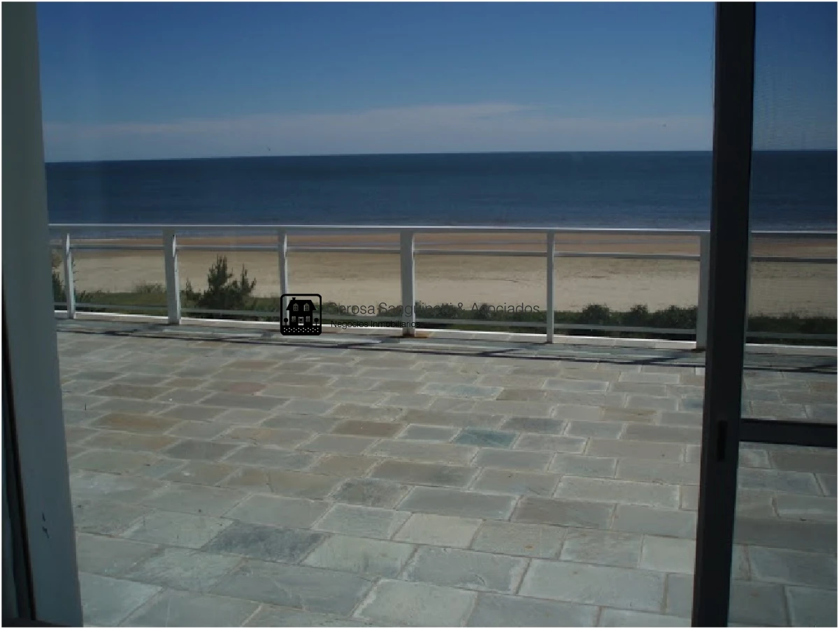Casa ID.1120 - Espectacular casa en Solanas sobre la playa con piscina