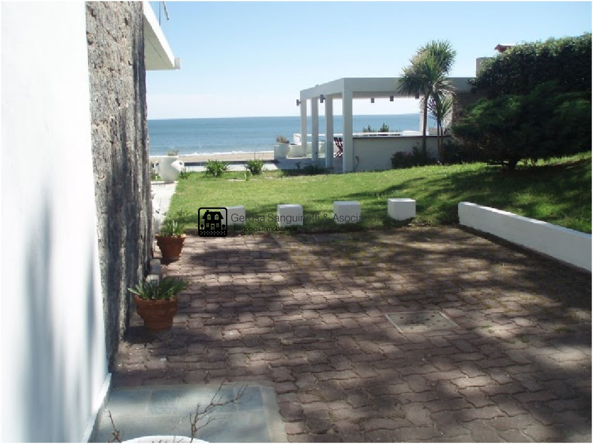 Casa ID.1120 - Espectacular casa en Solanas sobre la playa con piscina