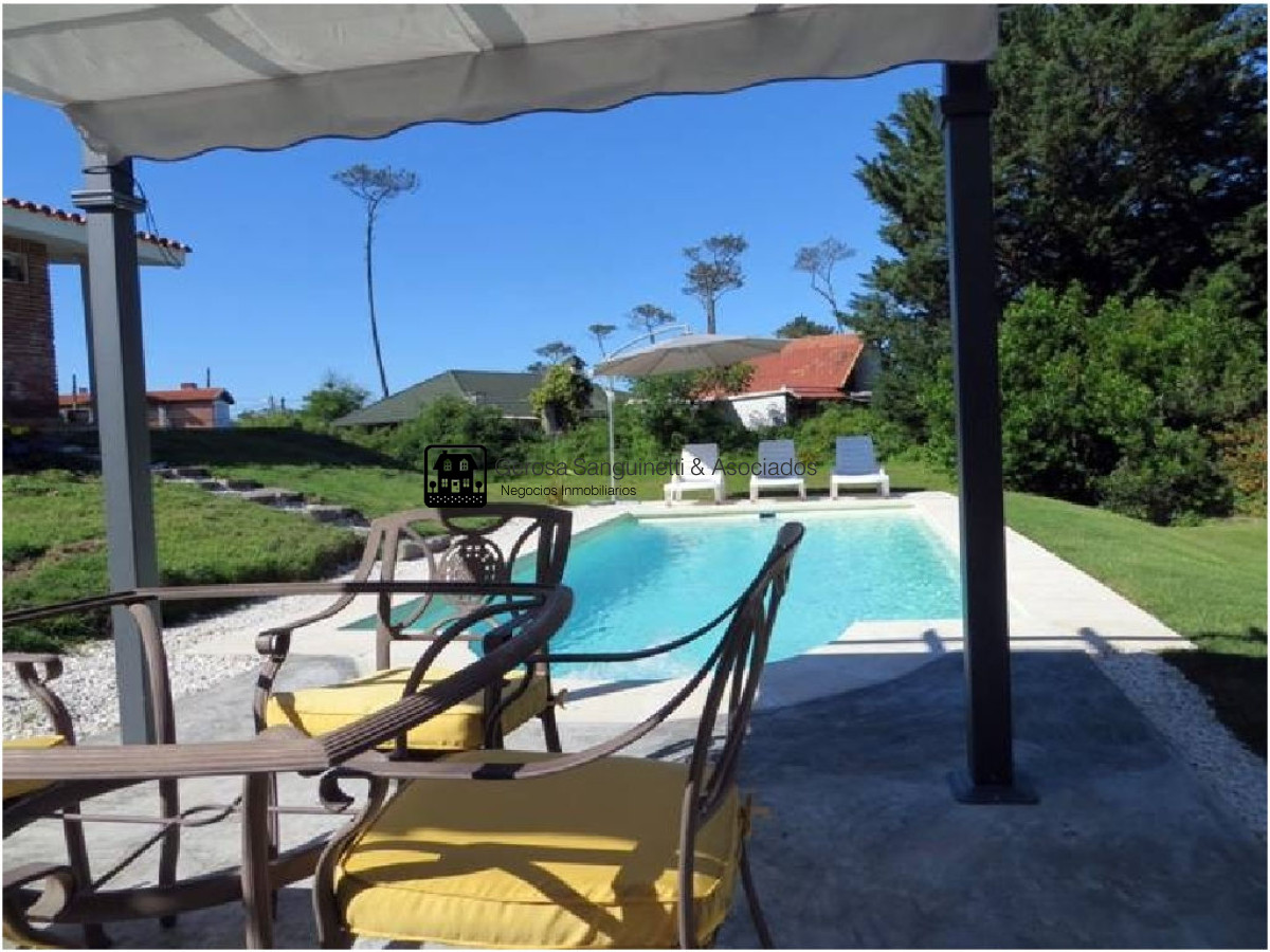 Casa ID.1333 - Casa en Pinares, ideal para vivir todo el año