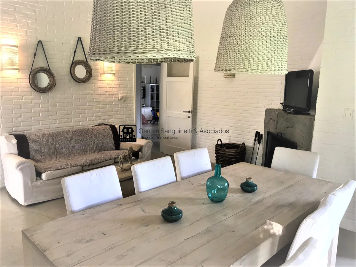 Casa ID.1555 - Muy linda casa en la Mansa con piscina y barbacoa