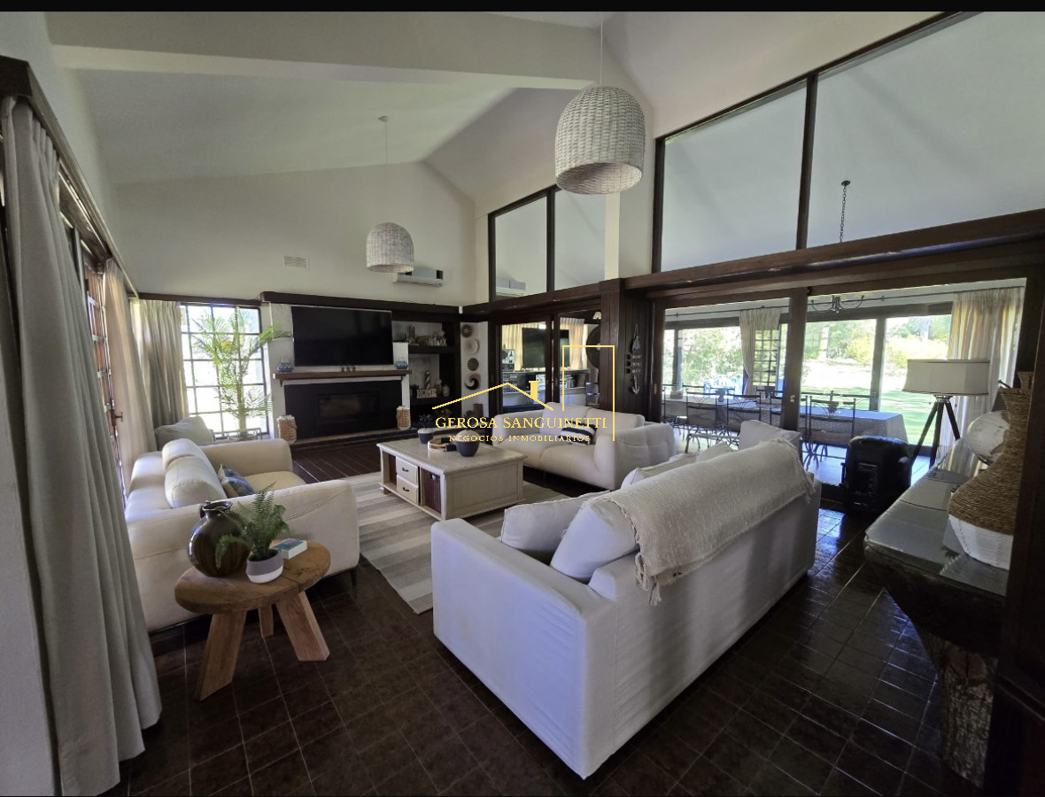 Casa ID.3187 - Casa de 4 dormitorios en Punta del Este en alquiler 