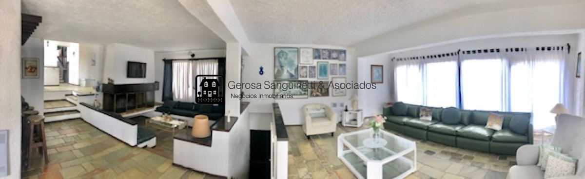 Casa ID.1744 - Amplia casa en PInares a metros del mar