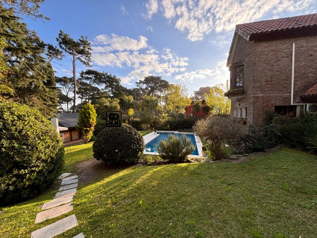 Casa ID.3198 - Casa de 6 dormitorios en San Rafael en alquiler