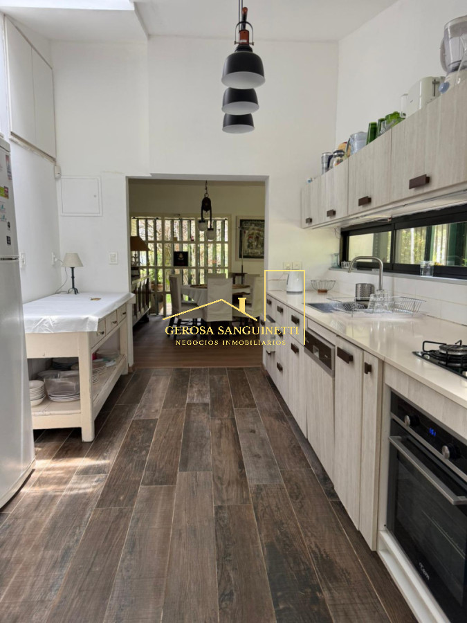 Casa ID.3332 - Chalet con piscina climatizada de 3 dormitorios en alquiler Punta del Este
