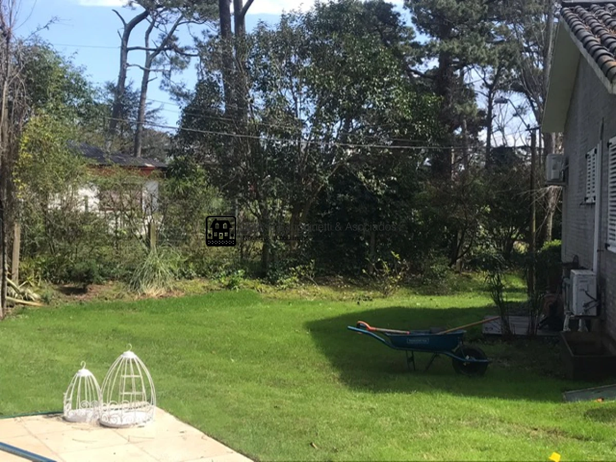 Casa ID.1555 - Muy linda casa en la Mansa con piscina y barbacoa
