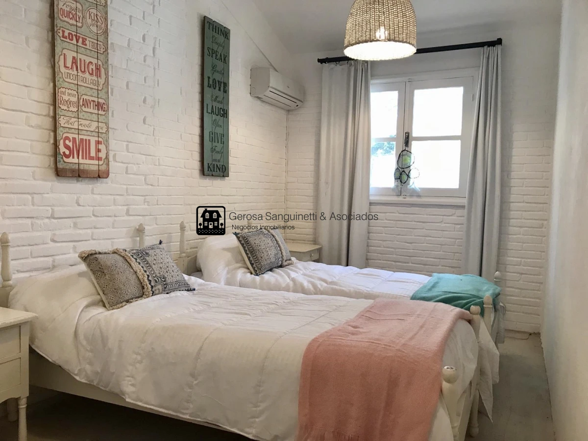 Casa ID.1555 - Muy linda casa en la Mansa con piscina y barbacoa