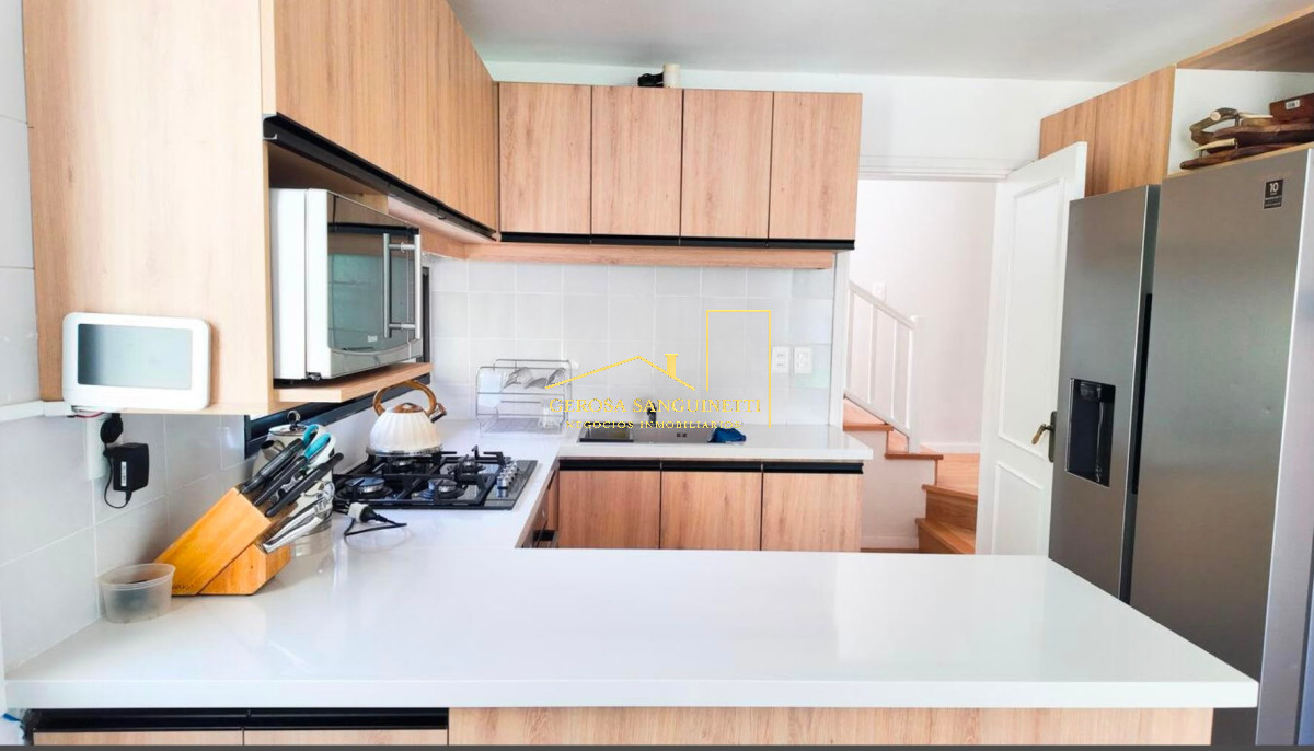 Casa ID.3730 - Casa sobre lago de Parque Miramar en venta 