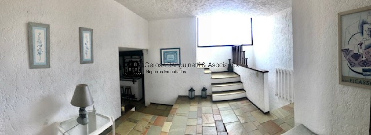 Casa ID.1744 - Amplia casa en PInares a metros del mar