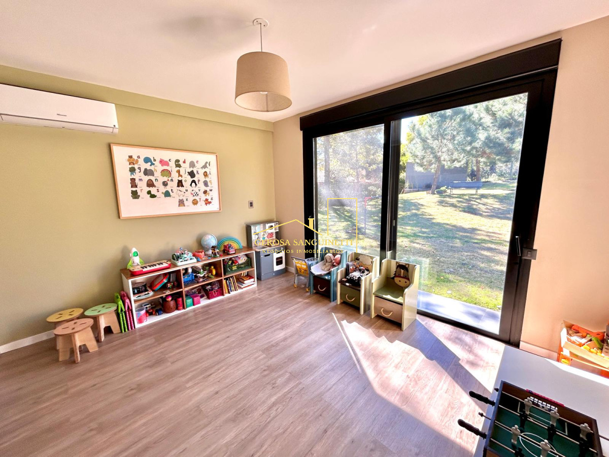 Casa ID.3220 - Confortable casa de 4 dormitorios en Punta del Este en alquiler