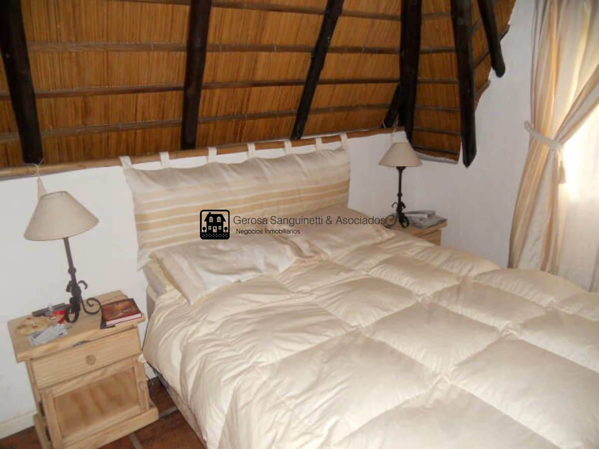 Casa ID.3399 - Casa en Pinares de 4 dormitorios en venta