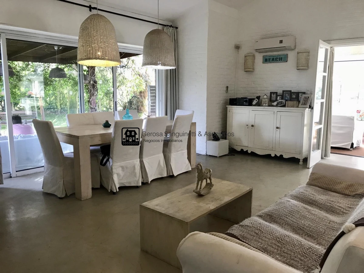 Casa ID.1555 - Muy linda casa en la Mansa con piscina y barbacoa