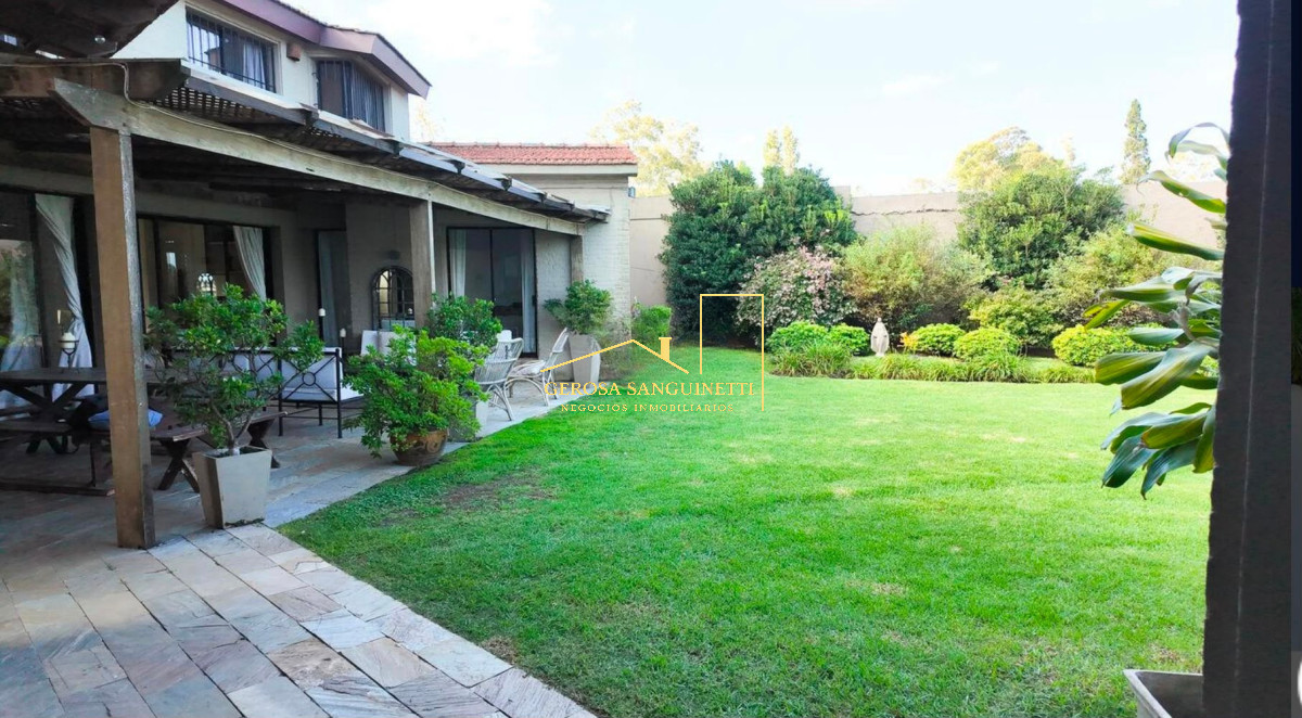 Casa ID.3730 - Casa sobre lago de Parque Miramar en venta 