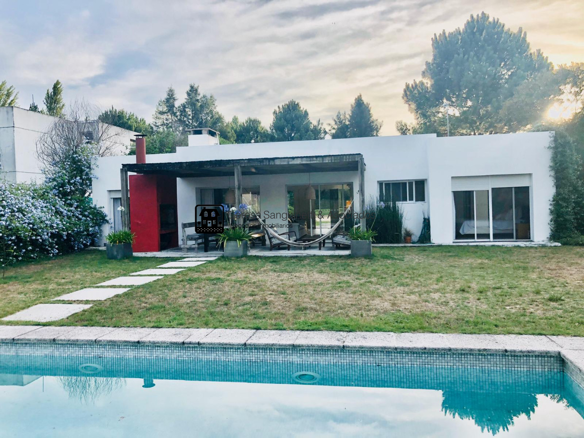 Casa ID.1615 - Casa impecable en barrio privado