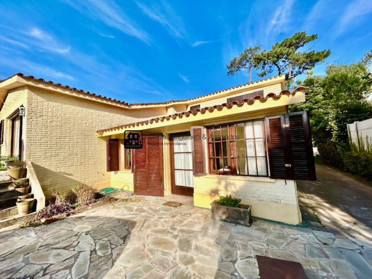 Casa ID.2672 - Casa en venta en la Mansa, excelente ubicación 