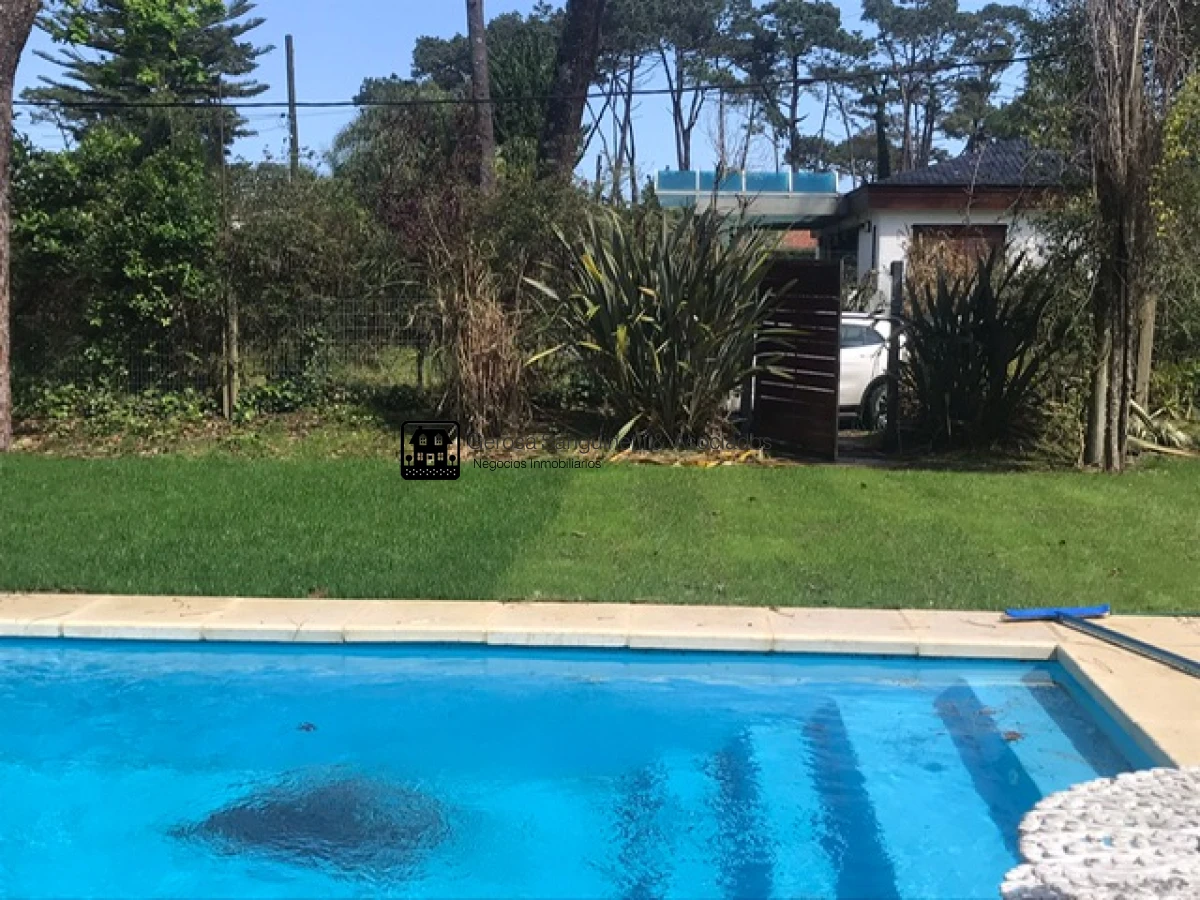 Casa ID.1555 - Muy linda casa en la Mansa con piscina y barbacoa