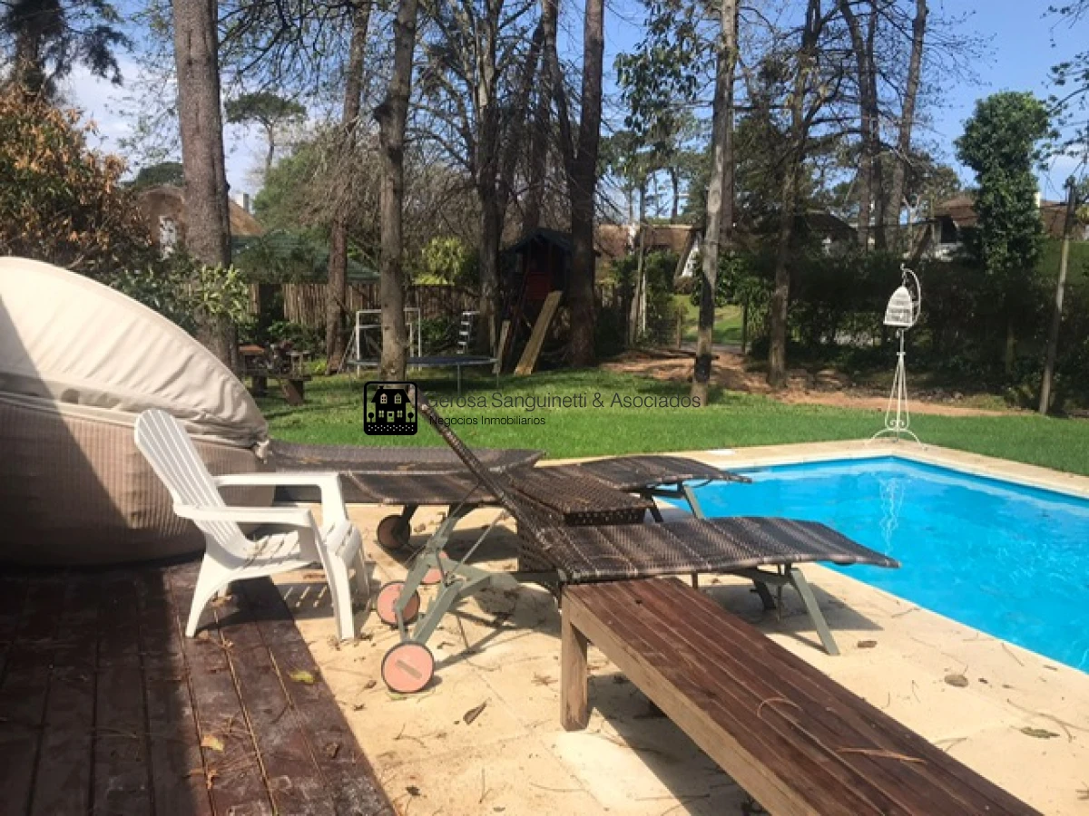 Casa ID.1555 - Muy linda casa en la Mansa con piscina y barbacoa