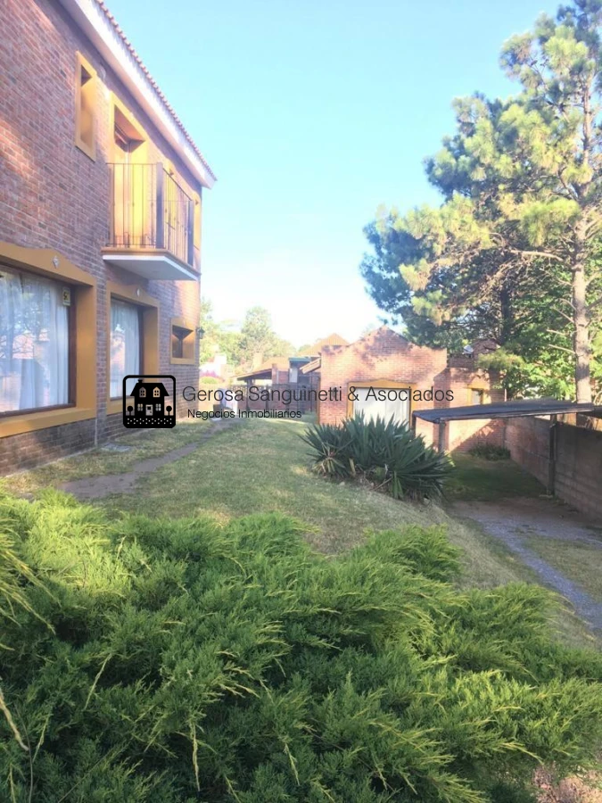 Casa ID.2124 - Casa en Pinares con espectacular jardín