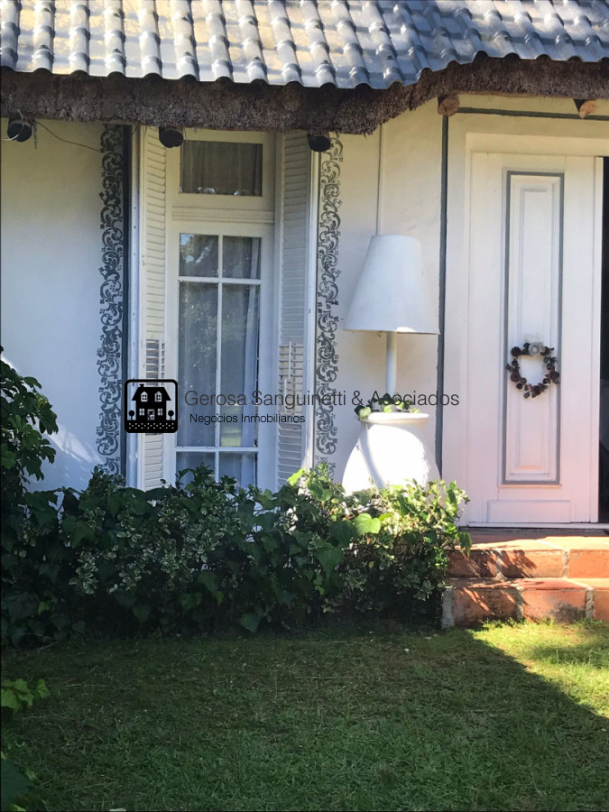 Casa ID.3399 - Casa en Pinares de 4 dormitorios en venta