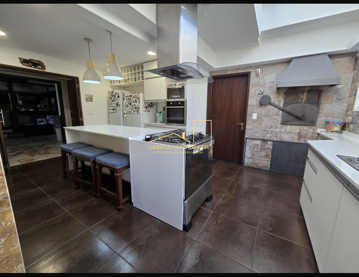 Casa ID.3187 - Casa de 4 dormitorios en Punta del Este en alquiler 