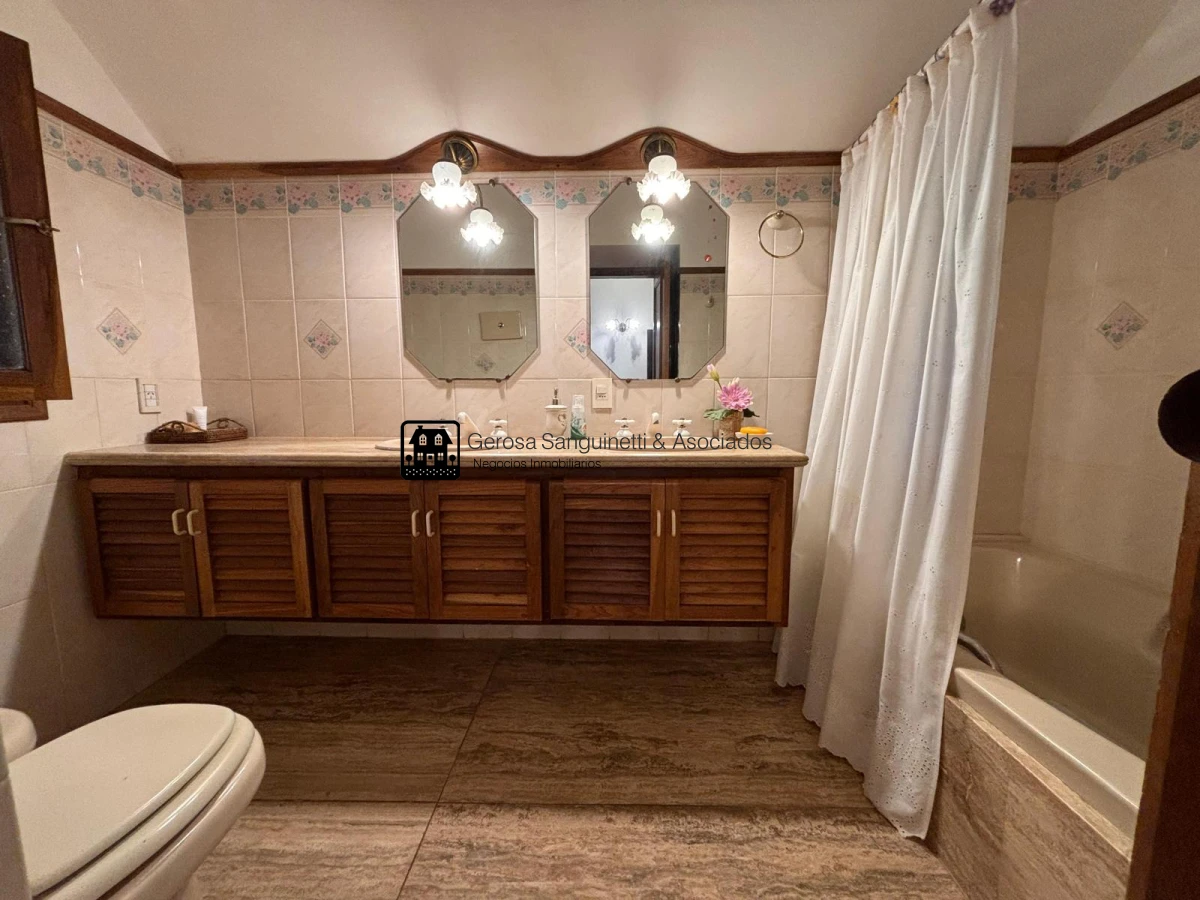 Casa ID.3198 - Casa de 6 dormitorios en San Rafael en alquiler