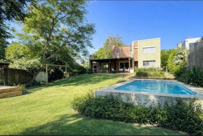 Muy linda casa de 4 dormitorios en Pinares Punta del Este