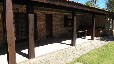 Venta Casa 2 Dormitorios muy bien ubicada en Pinares Punta del Este