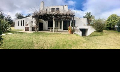 Amplia casa en PInares a metros del mar