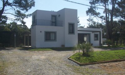 Muy linda casa en la Barra - Montoya