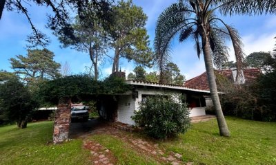 Chalet clásico en excelente ubicación en el Barrio Golf
