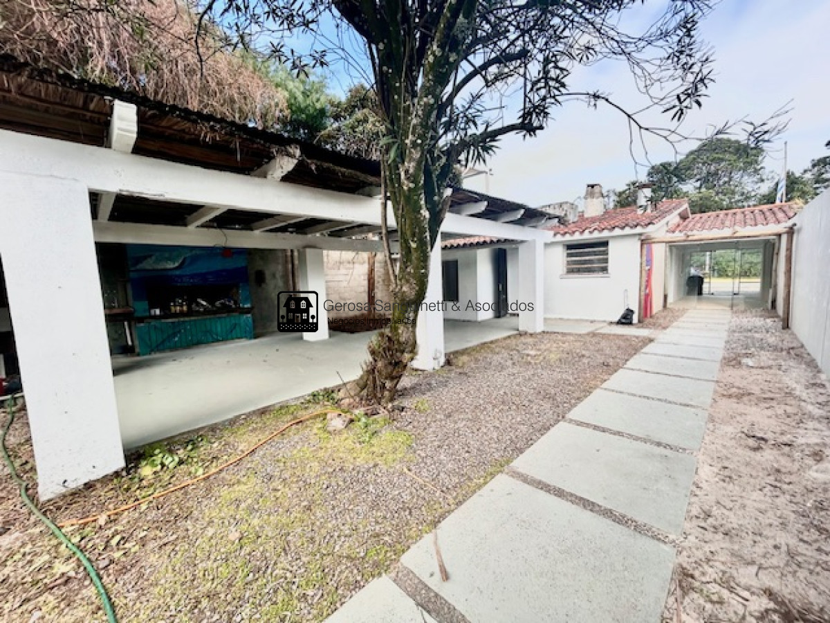 Local Comercial ID.2600 - Sobre la ruta - Excelente local en La Barra en alquiler anual